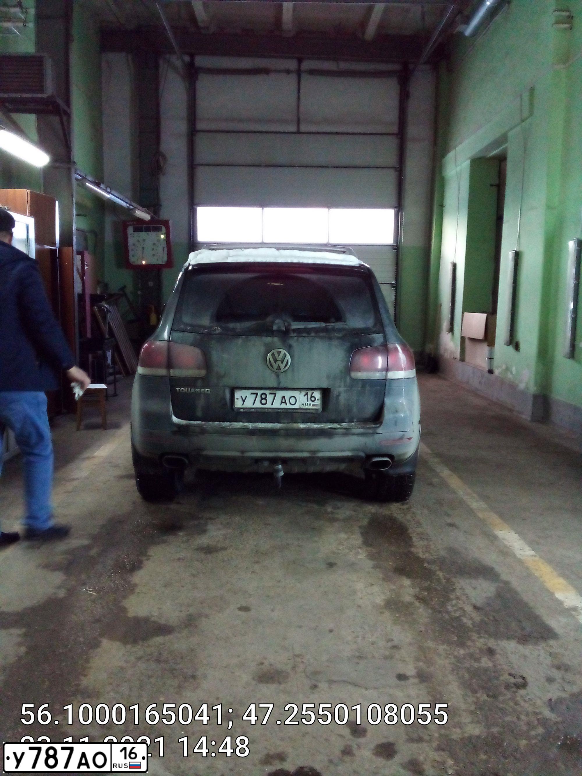 Фото автомобиля LADA 2120, 2005 — госномер Е562РР147. Цвет: Светло-Серебристый металлик
