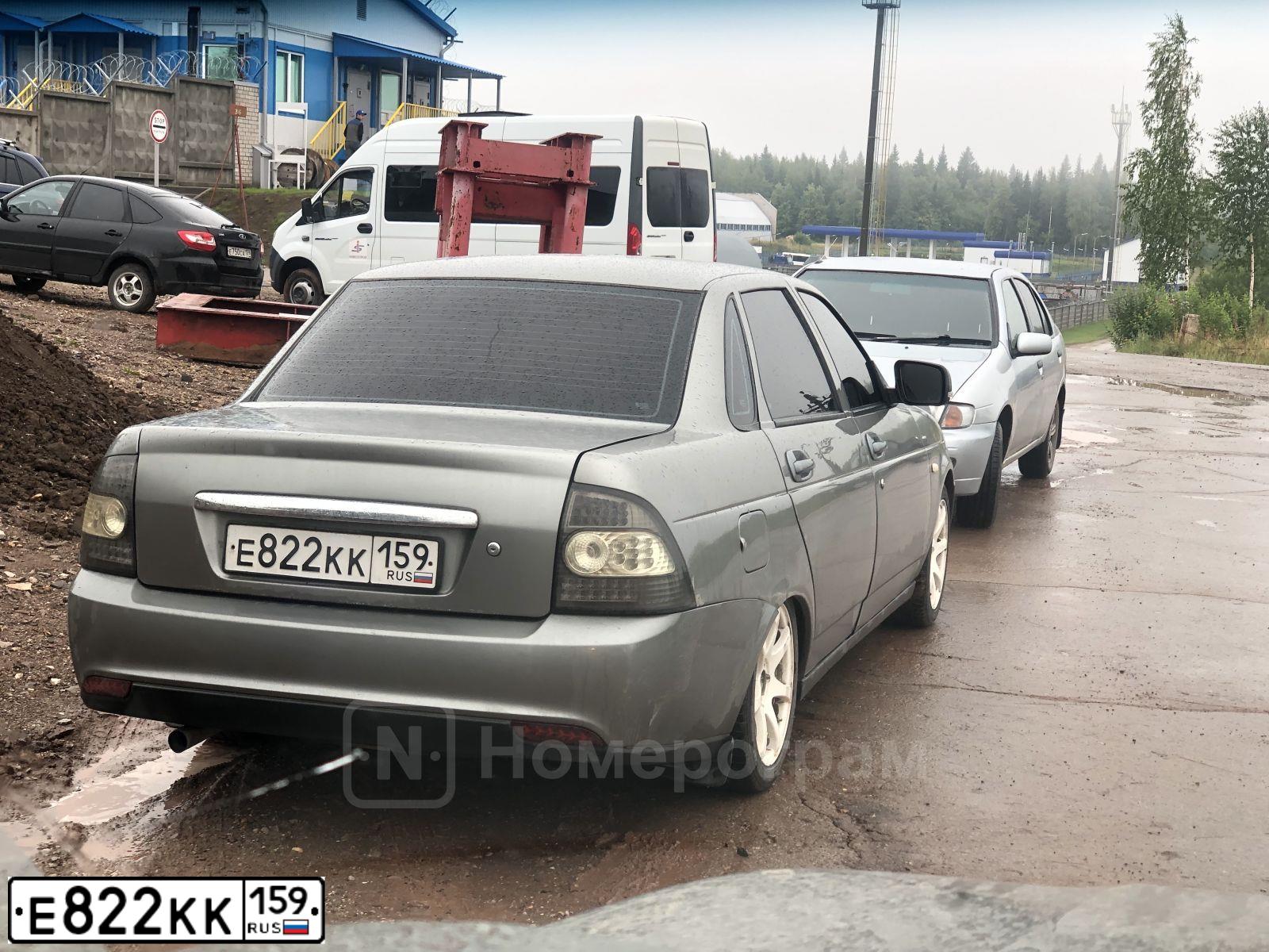 Фото автомобиля LADA 2170 PRIORA, 2008 — госномер Е822КК159. Цвет: СЕРО-БЕЖЕВЫЙ