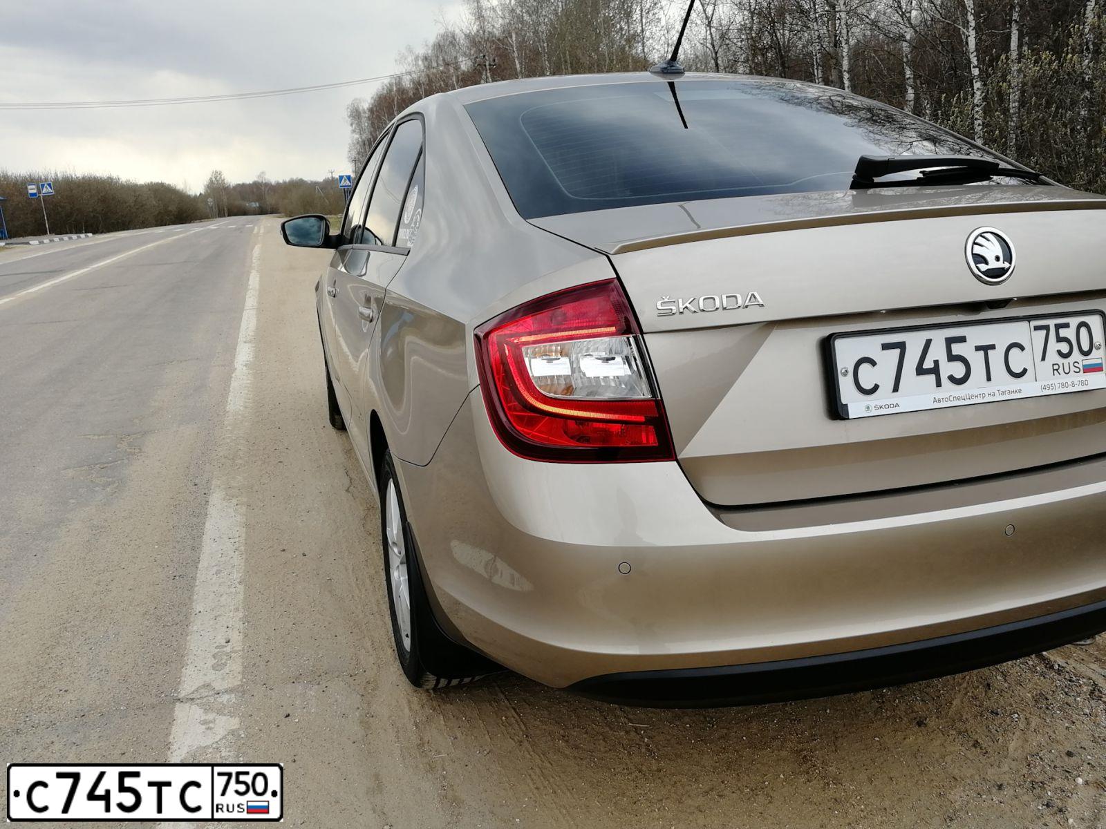 Фото автомобиля SKODA RAPID, 2018 — госномер С745ТС750. Цвет: БЕЖЕВЫЙ