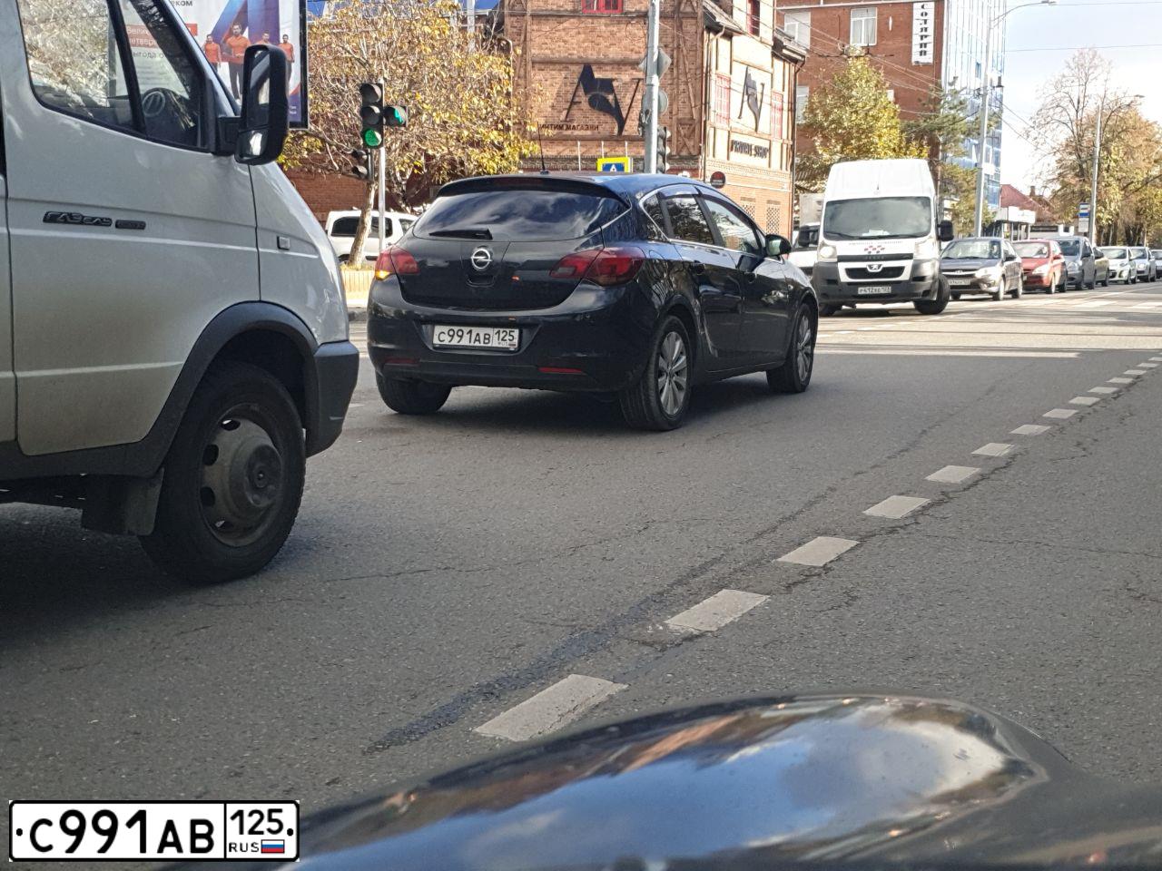 Фото автомобиля OPEL ASTRA, 2010 — госномер С991АВ125. Цвет: ЧЕРНЫЙ