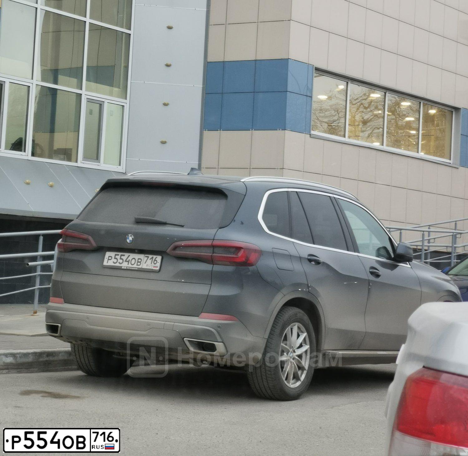 Фото автомобиля BMW X5 XDRIVE25D, 2021 — госномер Р554ОВ716. Цвет: СЕРЫЙ