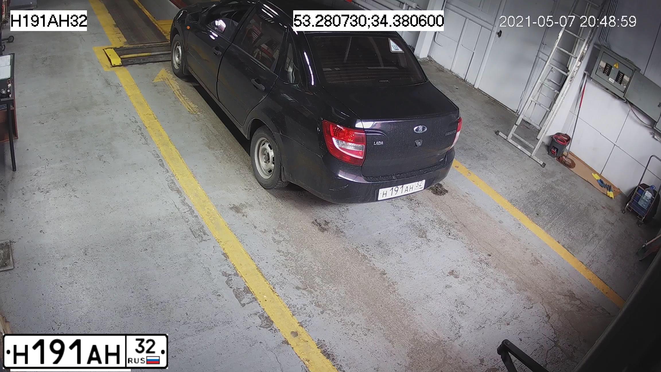 Фото автомобиля LADA 2190 GRANTA, 2015 — госномер Н191АН32. Цвет: ЧЕРНЫЙ