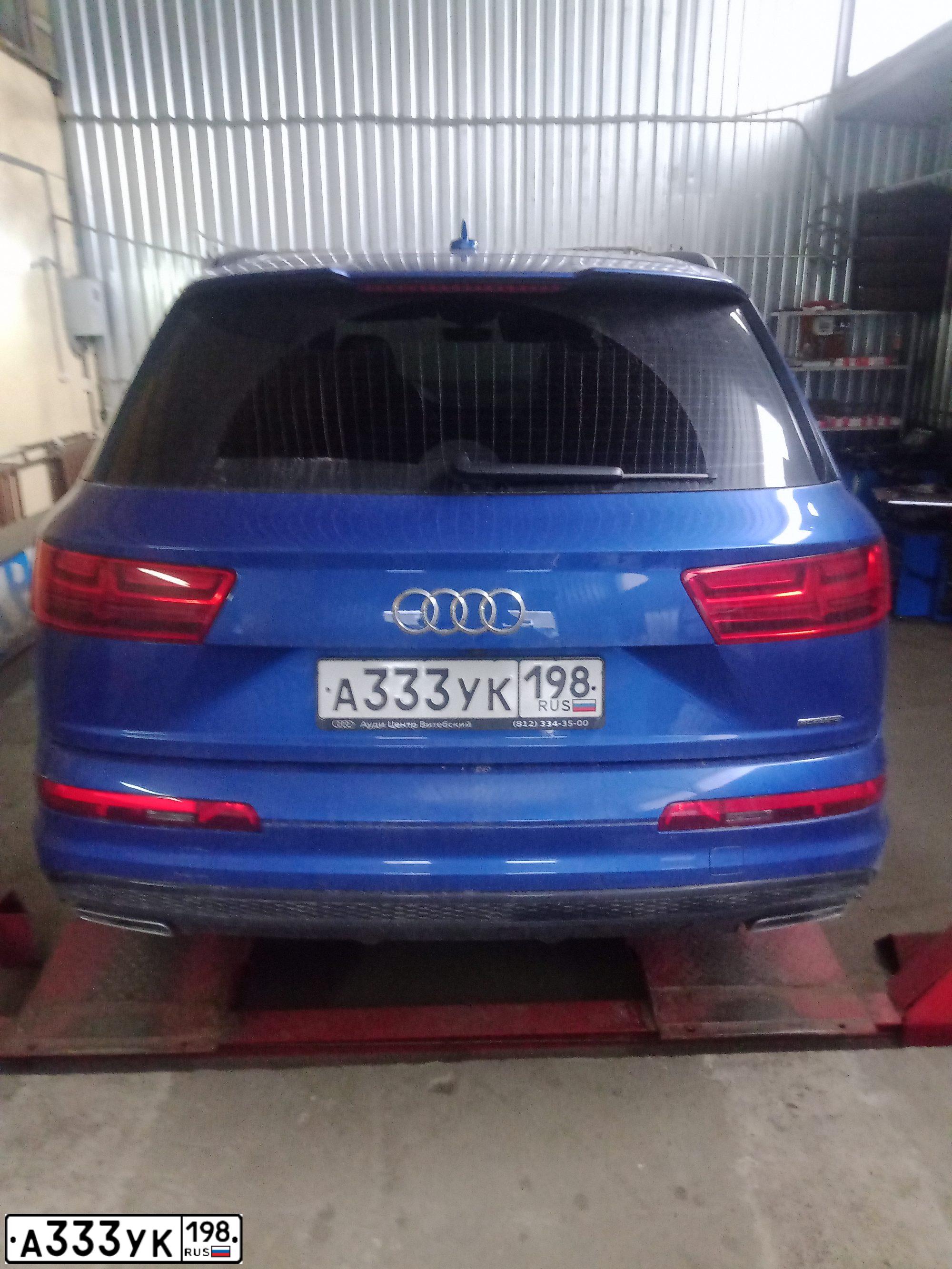 Фото автомобиля AUDI Q7, 2016 — госномер А333УК198. Цвет: ЯРКО-СИНИЙ