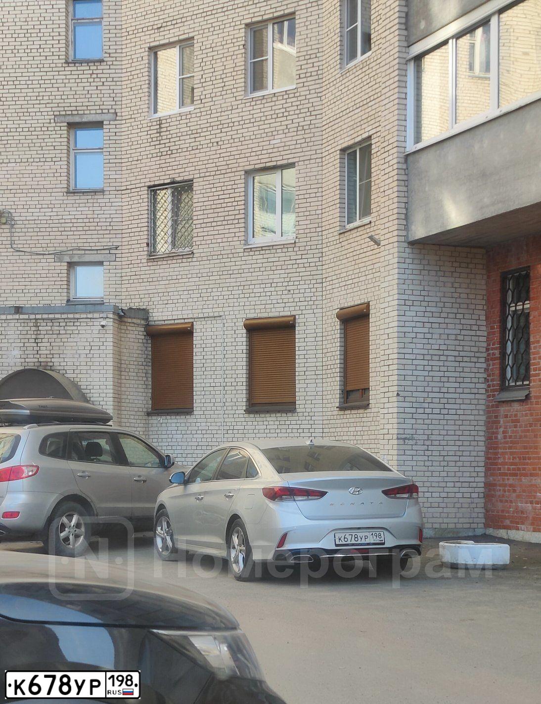 Фото автомобиля HYUNDAI SONATA, 2018 — госномер К678УР198. Цвет: Серебристый
