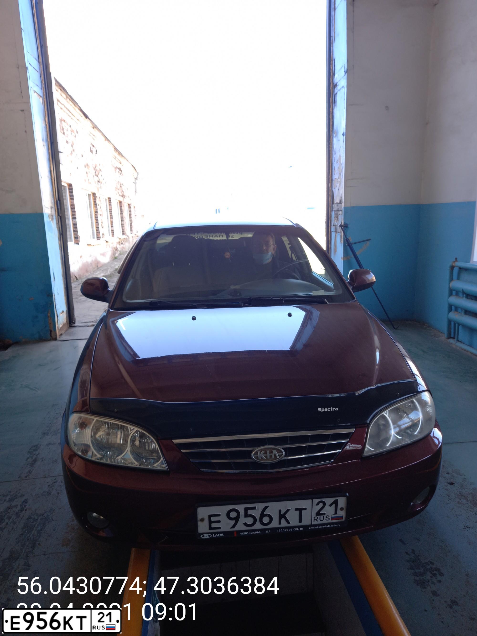 Фото автомобиля KIA SPECTRA, 2009 — госномер А037ОМ21. Цвет: КРАСНЫЙ ПЕРЕЦ