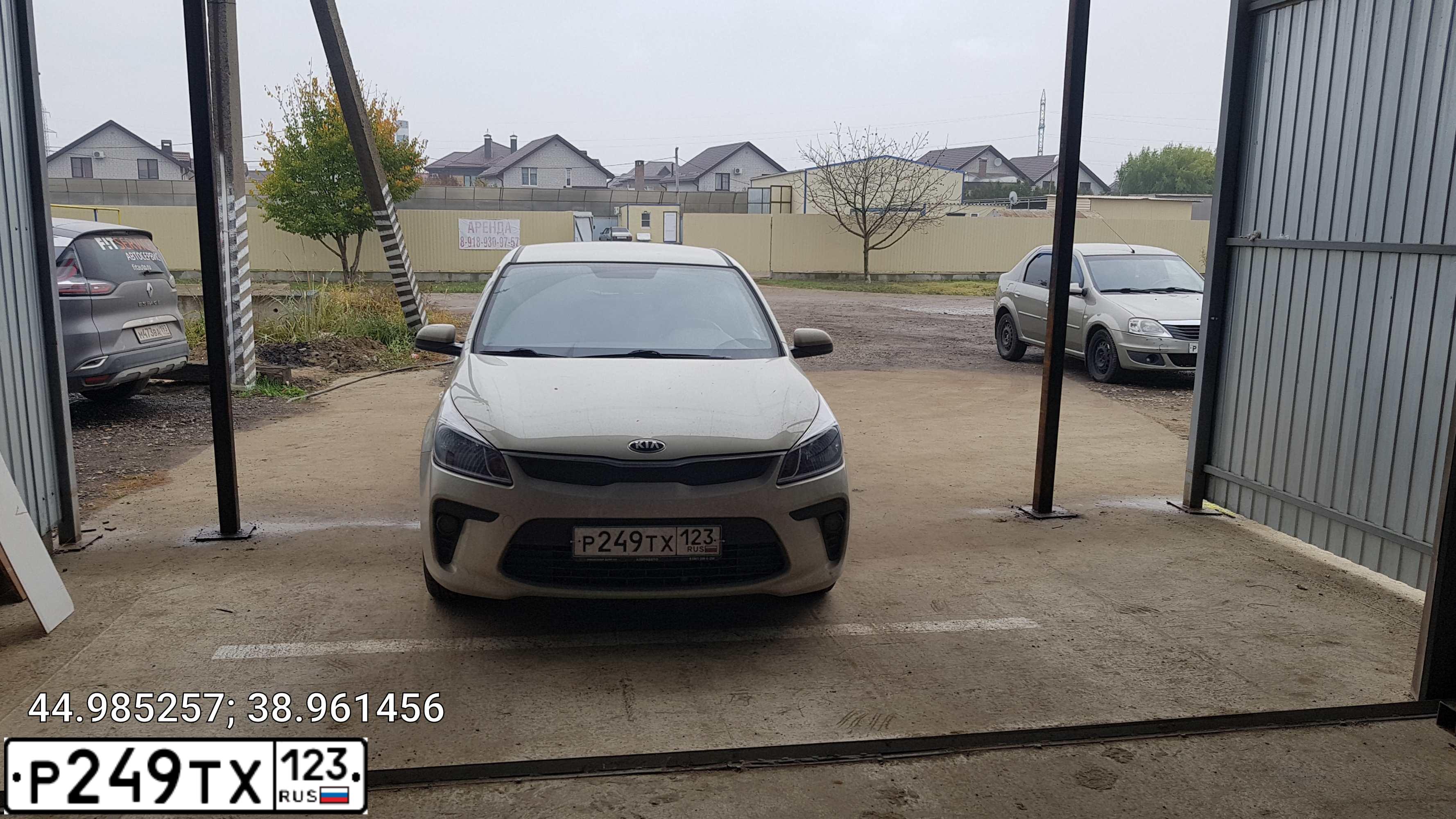 Фото автомобиля KIA RIO, 2018 — госномер Р249ТХ123. Цвет: БЕЖЕВЫЙ