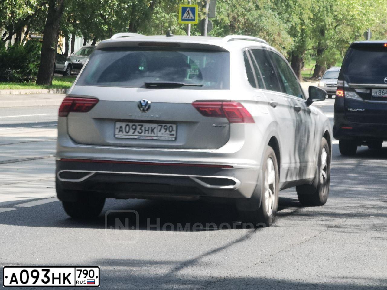 Фото автомобиля VOLKSWAGEN TIGUAN, 2020 — госномер Е863МЕ977
