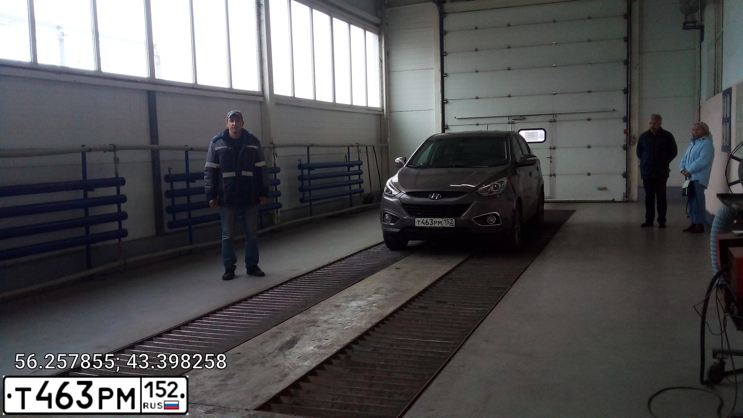 Фото автомобиля HYUNDAI IX35, 2015 — госномер Т463РМ152. Цвет: Коричневый