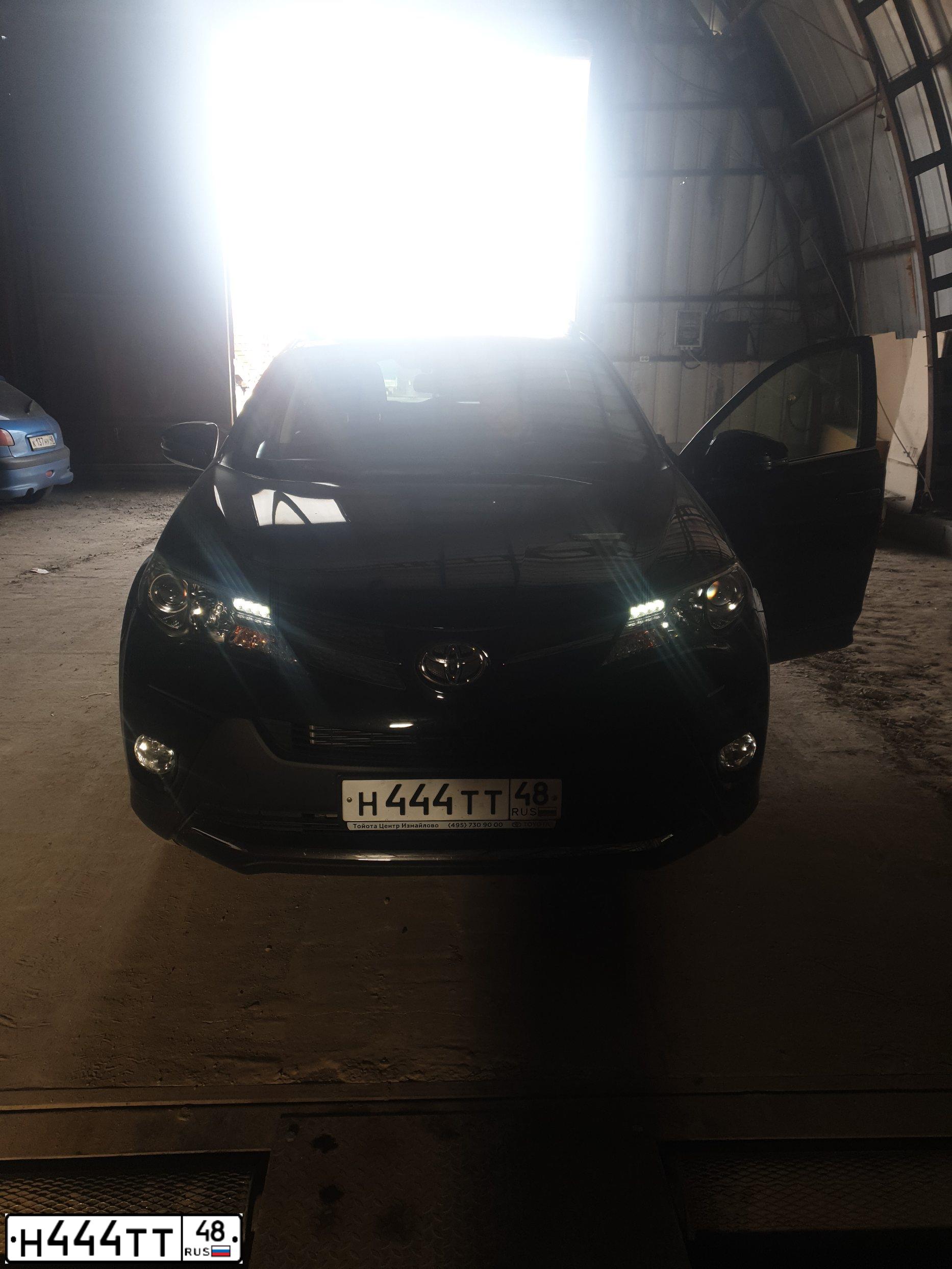 Фото автомобиля TOYOTA RAV4, 2015 — госномер Н444ТТ48. Цвет: ЧЕРНЫЙ