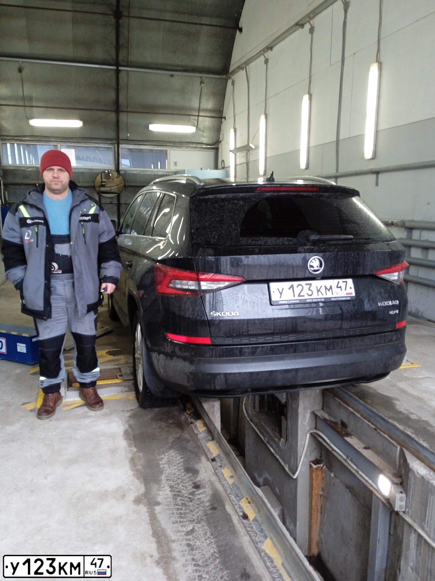 Фото автомобиля SKODA KODIAQ, 2019 — госномер С614КР198. Цвет: ЧЕРНЫЙ
