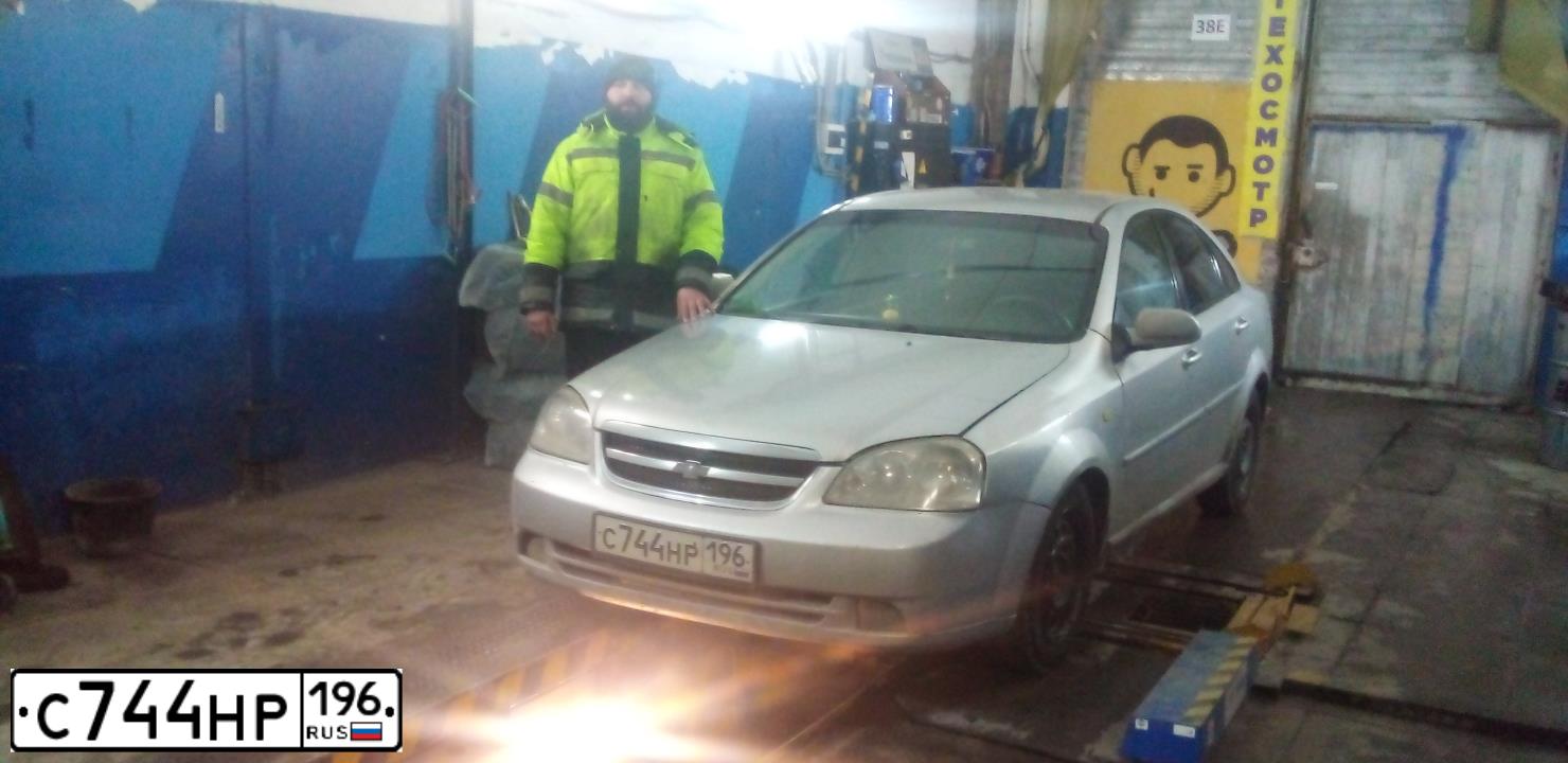 Фото автомобиля CHEVROLET LACETTI, 2007 — госномер С744НР196. Цвет: СЕРЕБРИСТЫЙ