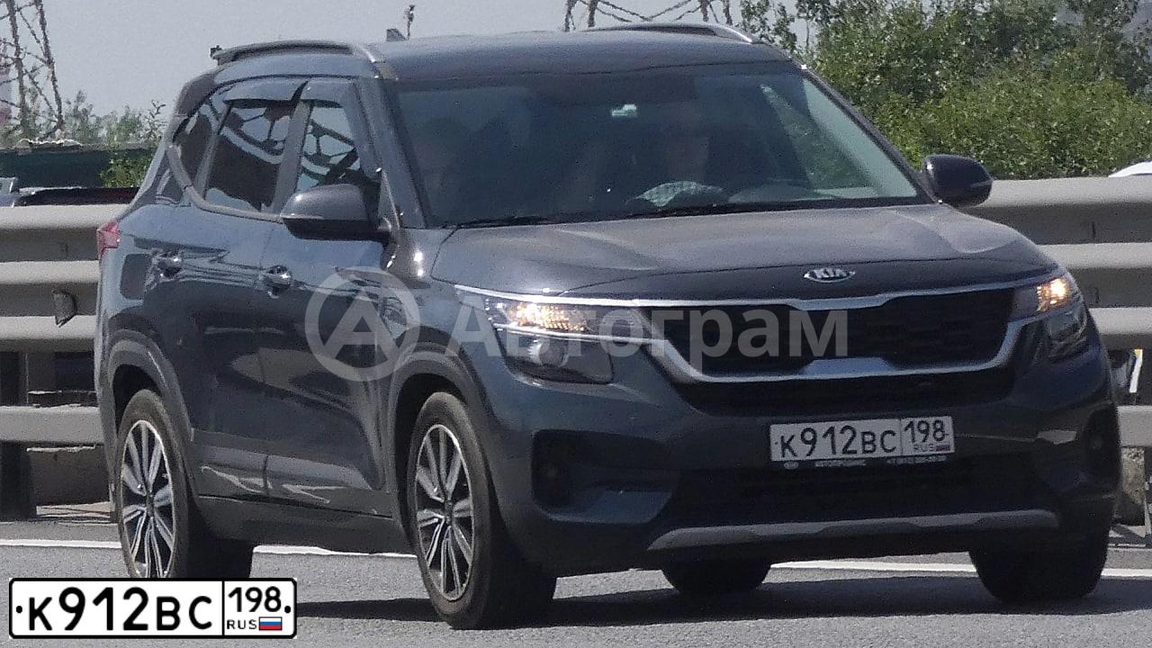 Фото автомобиля KIA SELTOS, 2021 — госномер К912ВС198. Цвет: СЕРЫЙ