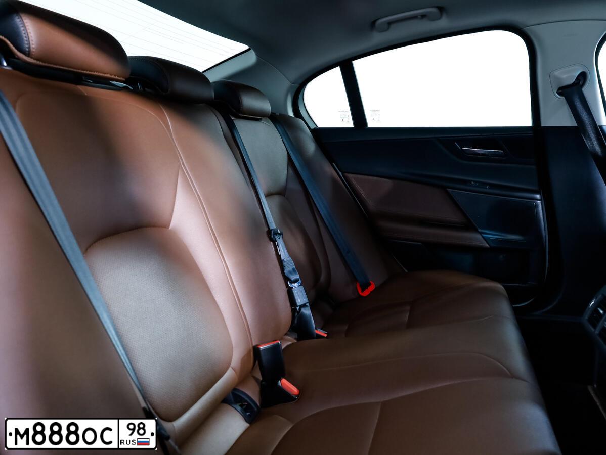Фото автомобиля LANDROVER RANGE ROVER EVOQUE, 2015 — госномер М888ОС98. Цвет: Оранжевый