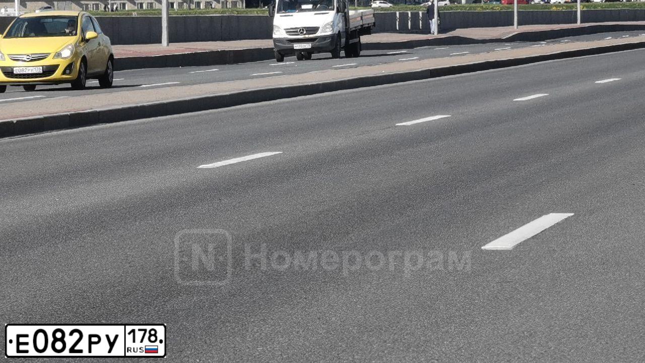 Фото автомобиля OPEL CORSA, 2011 — госномер Е082РУ178. Цвет: ЖЕЛТЫЙ