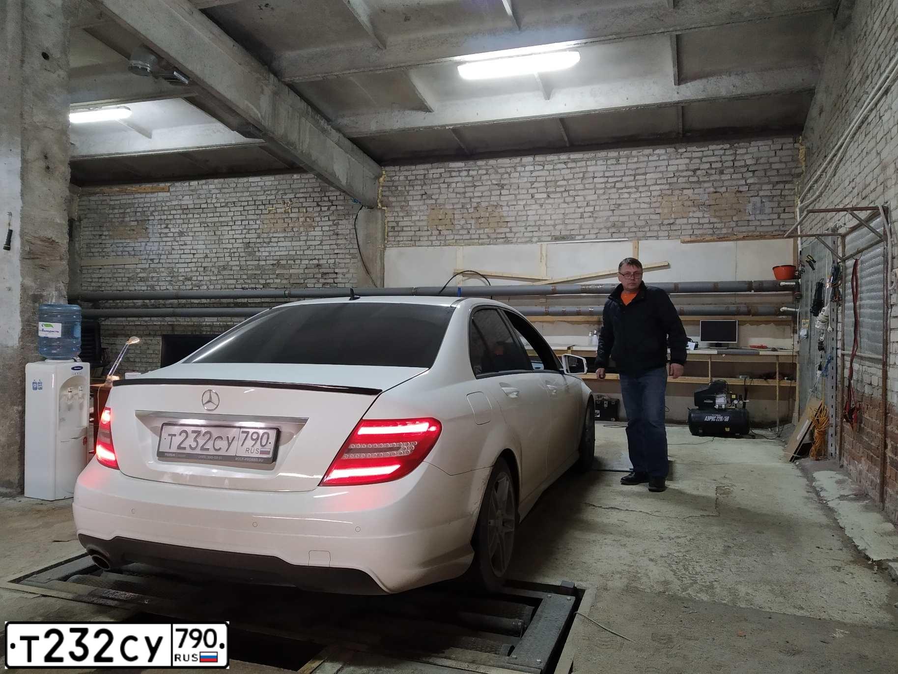 Фото автомобиля MERCEDES BENZ C180, 2012 — госномер Х632НА73. Цвет: Белый