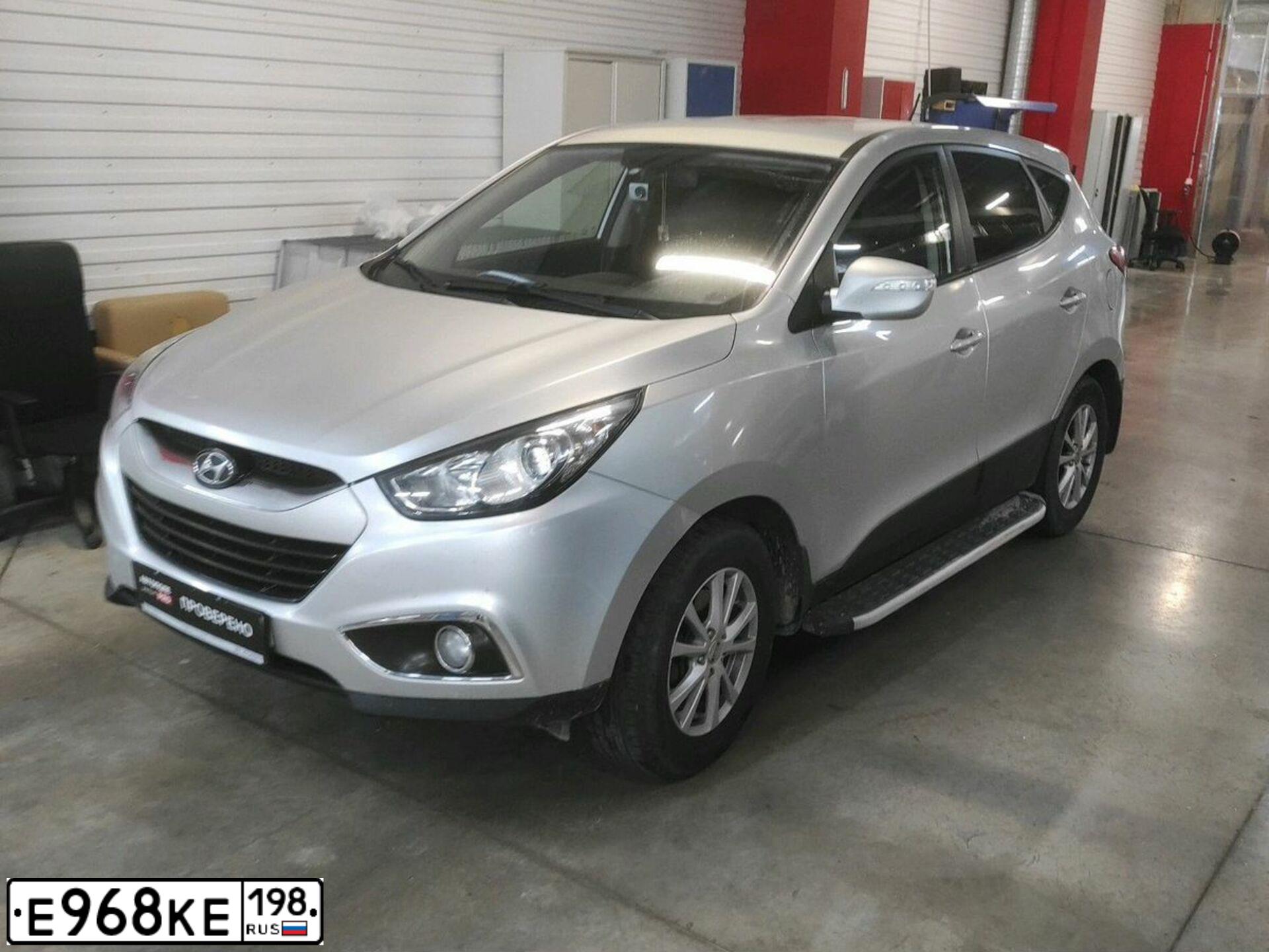 Фото автомобиля HYUNDAI IX35, 2012 — госномер М618УУ60. Цвет: СЕРЕБРИСТЫЙ