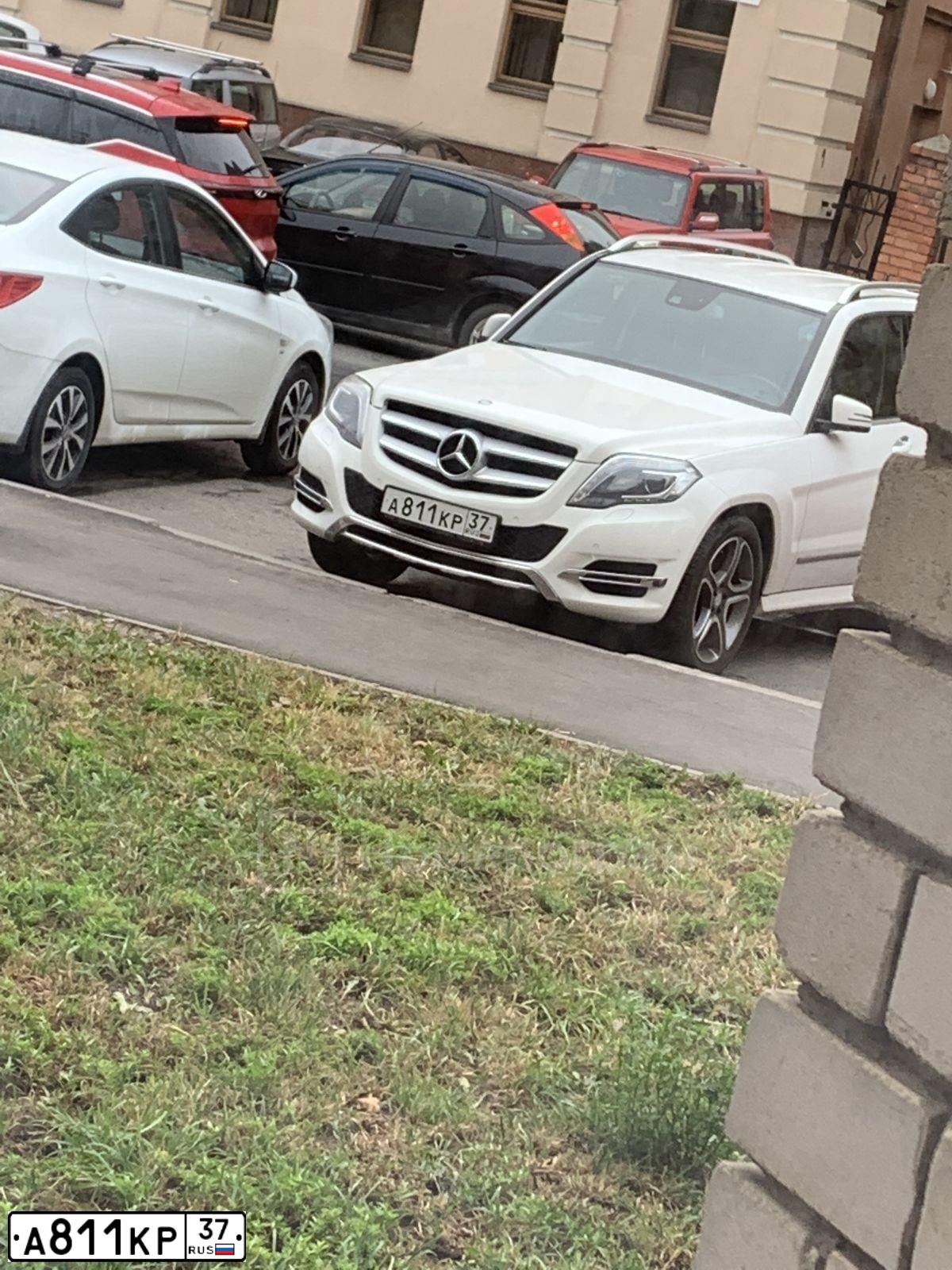 Фото автомобиля MERCEDES GLK-KLASSE, 2013 — госномер А811КР37. Цвет: БЕЛЫЙ