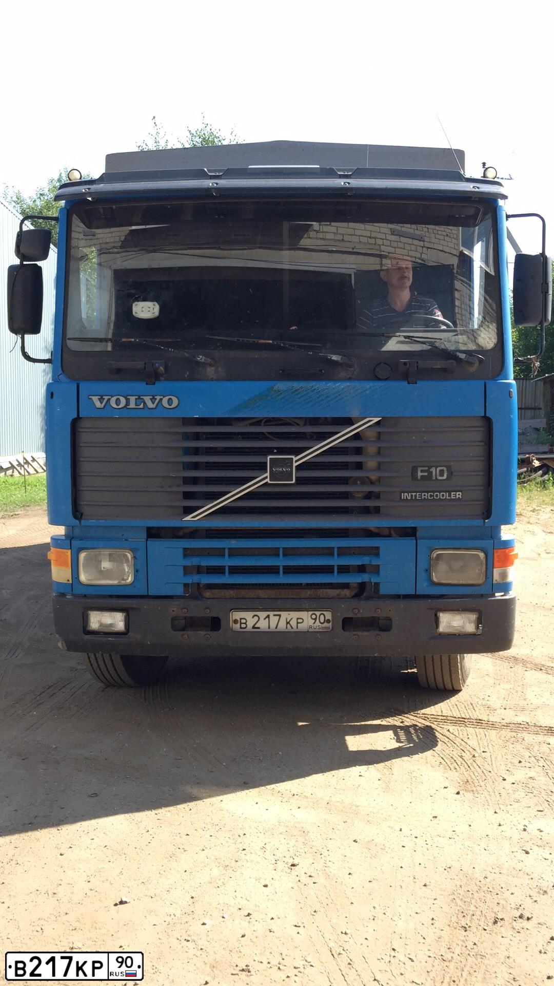 Фото автомобиля VOLVO SERIE F /4X2/, 1993 — госномер В217КР90. Цвет: СИНИЙ