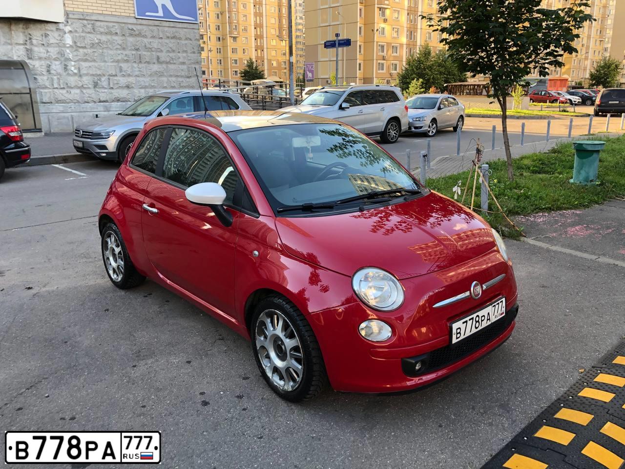 Фото автомобиля FIAT 500, 2008 — госномер В798ХС18. Цвет: Красный