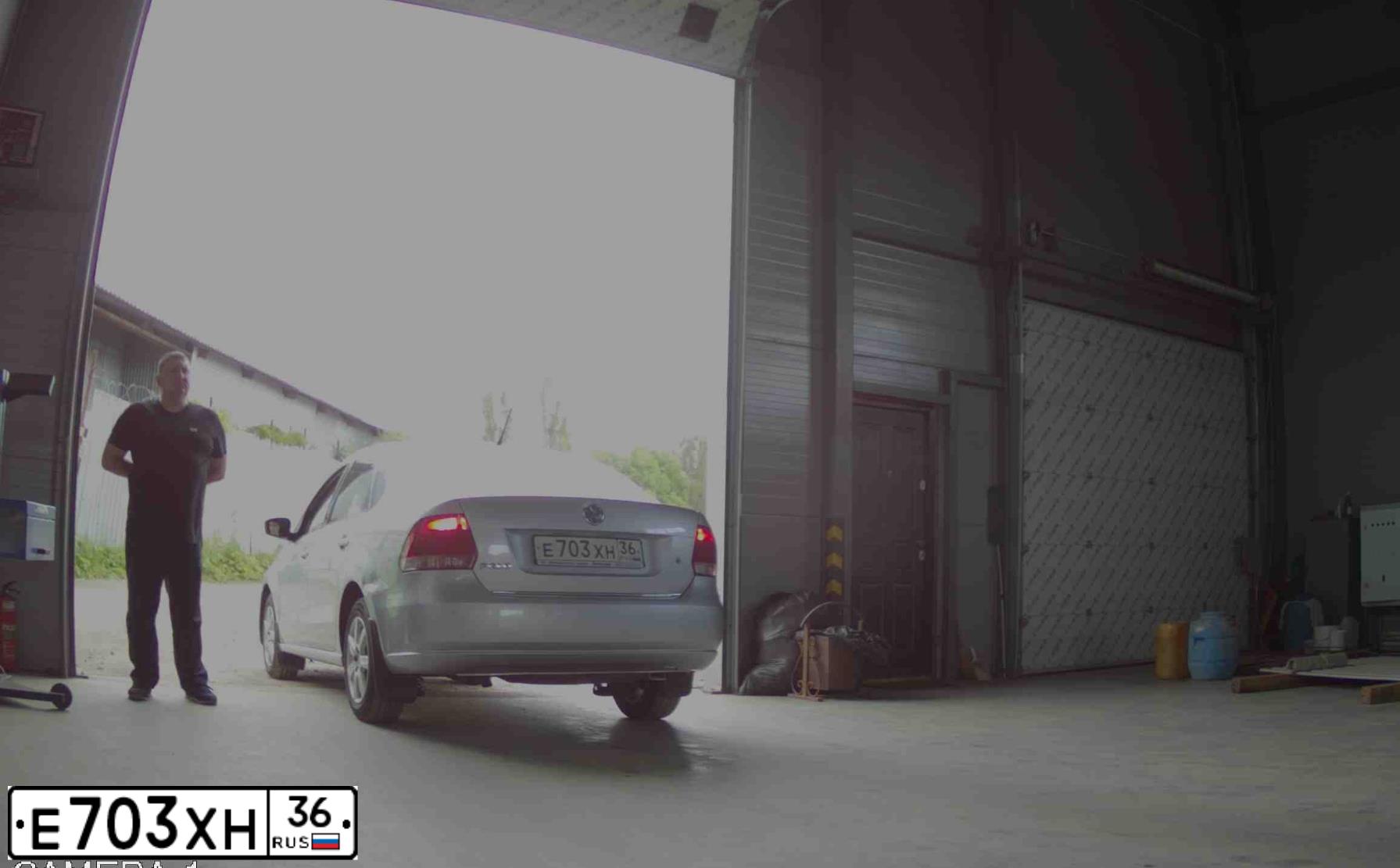 Фото автомобиля VOLKSWAGEN POLO, 2013 — госномер К064КМ136. Цвет: Серебристый