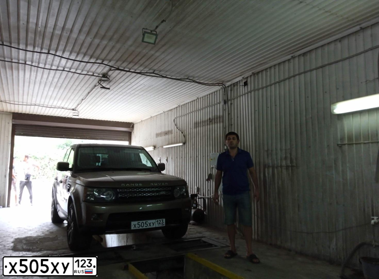 Фото автомобиля LANDROVER RANGE ROVER SPORT, 2012 — госномер М876ММ61. Цвет: БРОНЗОВЫЙ