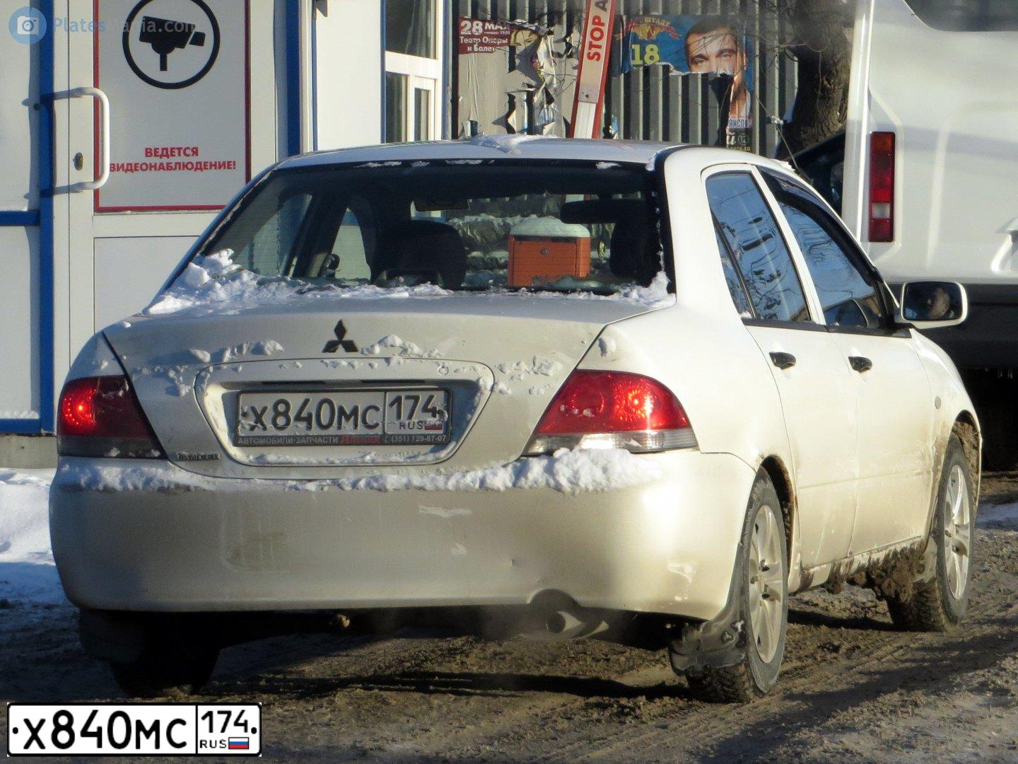 Фото автомобиля MITSUBISHI LANCER, 2003 — госномер Т304ЕТ196. Цвет: Белый