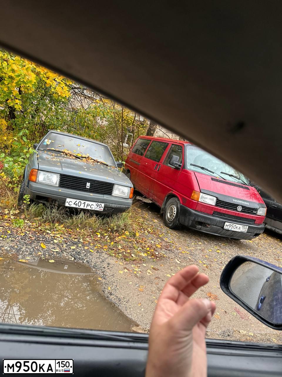 Фото автомобиля VOLKSWAGEN TRANSPORTER, 2001 — госномер М950КА150. Цвет: КРАСНЫЙ