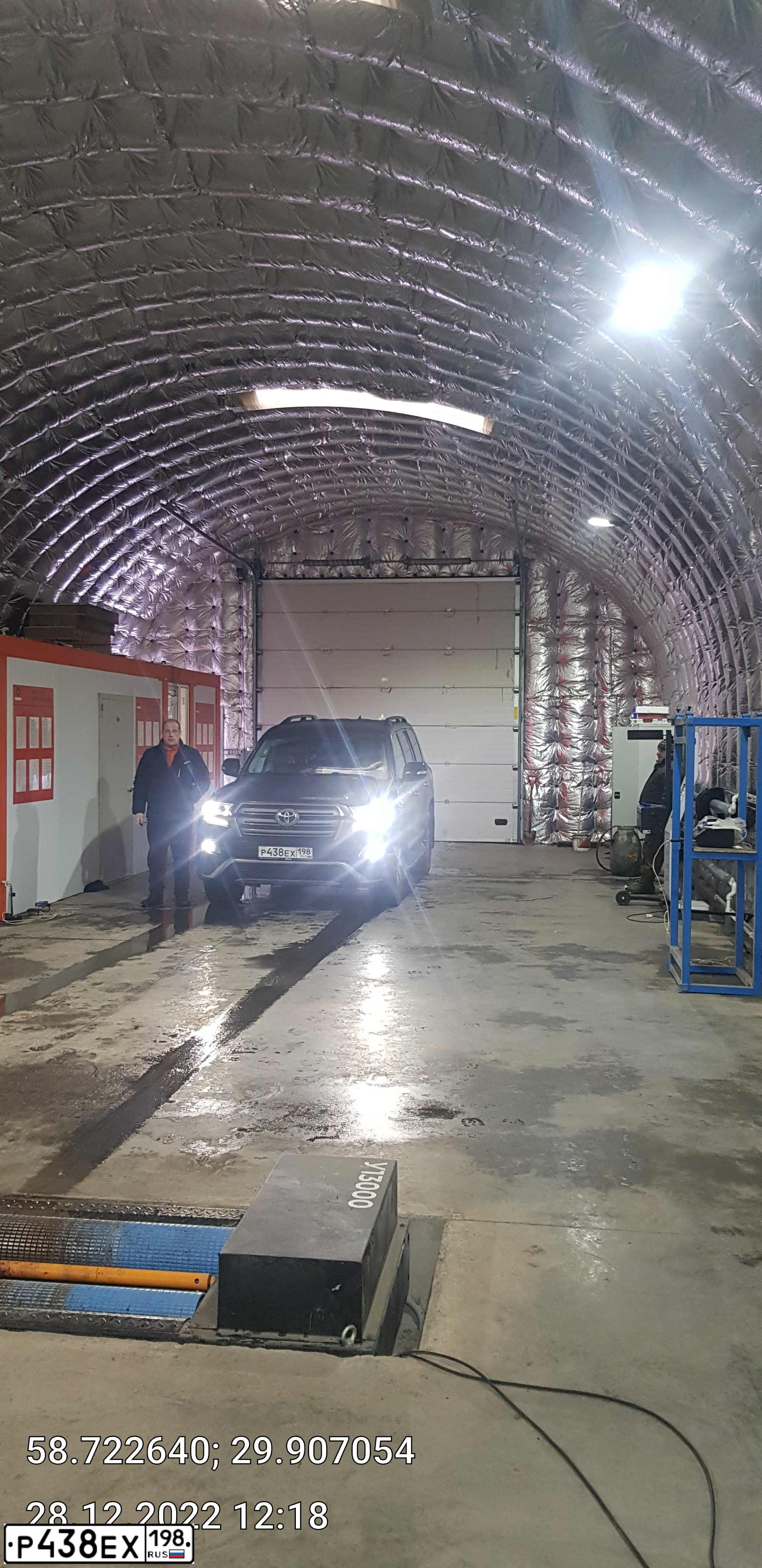 Фото автомобиля TOYOTA LAND CRUISER 200, 2015 — госномер К600СВ147. Цвет: ЧЕРНЫЙ