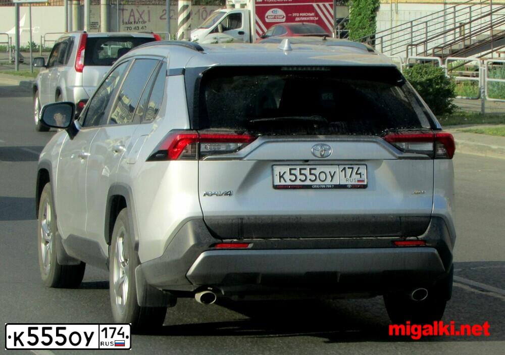 Фото автомобиля TOYOTA CAMRY, 2012 — госномер К555ОУ174. Цвет: ЧЕРНЫЙ