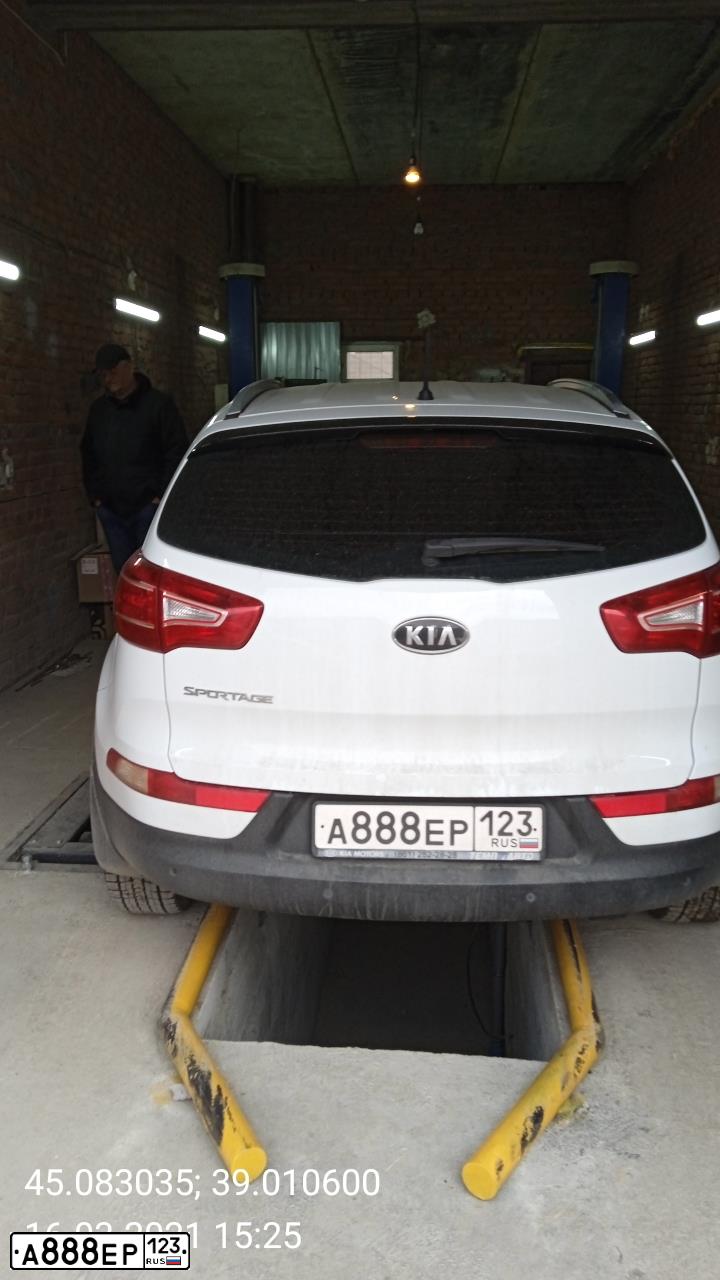 Фото автомобиля KIA SPORTAGE, 2012 — госномер М141РЕ161. Цвет: Белый