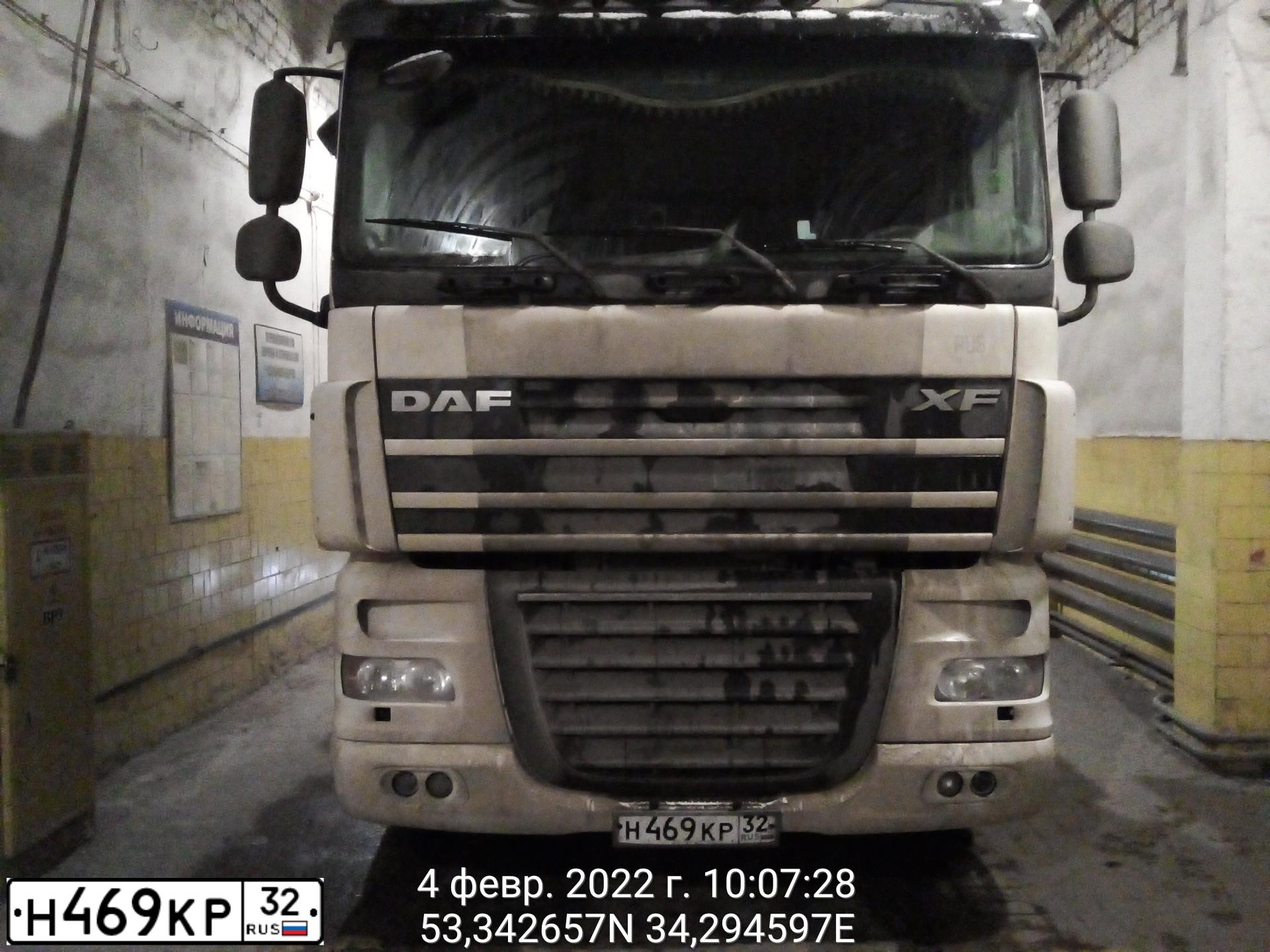 Фото автомобиля DAF XF 105 FT /4X2/, 2012 — госномер Н469КР32. Цвет: Белый