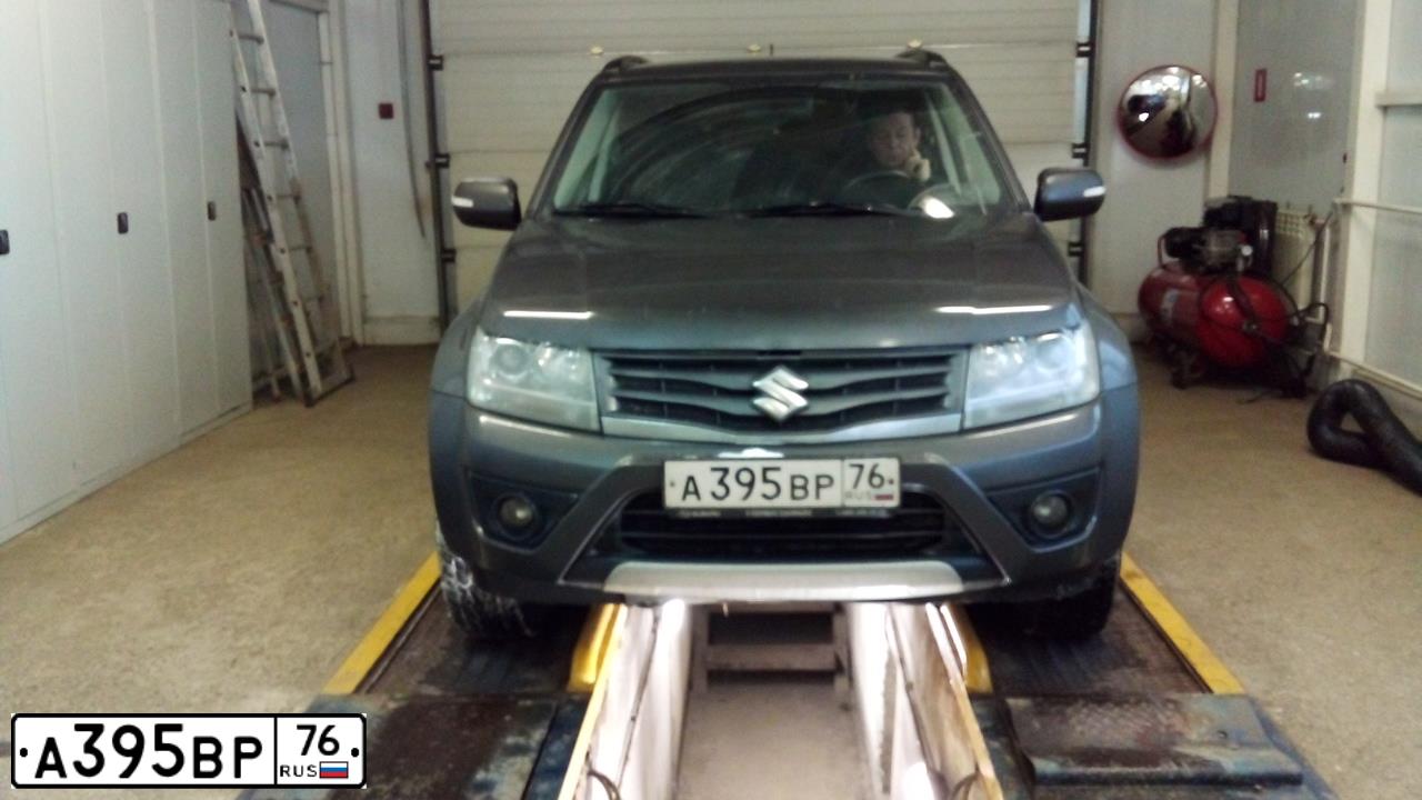 Фото автомобиля SUZUKI /GRAND/ VITARA, 2014 — госномер А395ВР76. Цвет: СЕРЫЙ