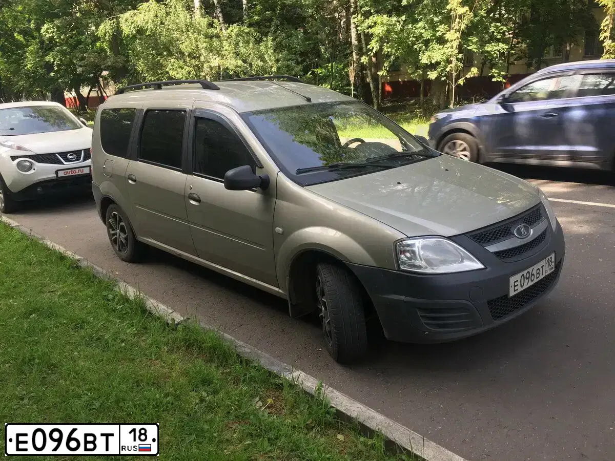 Фото автомобиля LADA LARGUS, 2013 — госномер Н678АХ76. Цвет: СЕРЫЙ