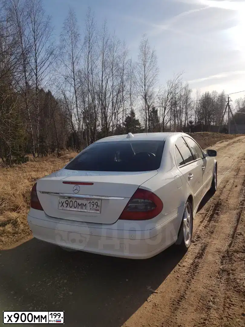 Фото автомобиля MERCEDES E-KLASSE, 2009 — госномер Х900ММ199. Цвет: БЕЛЫЙ