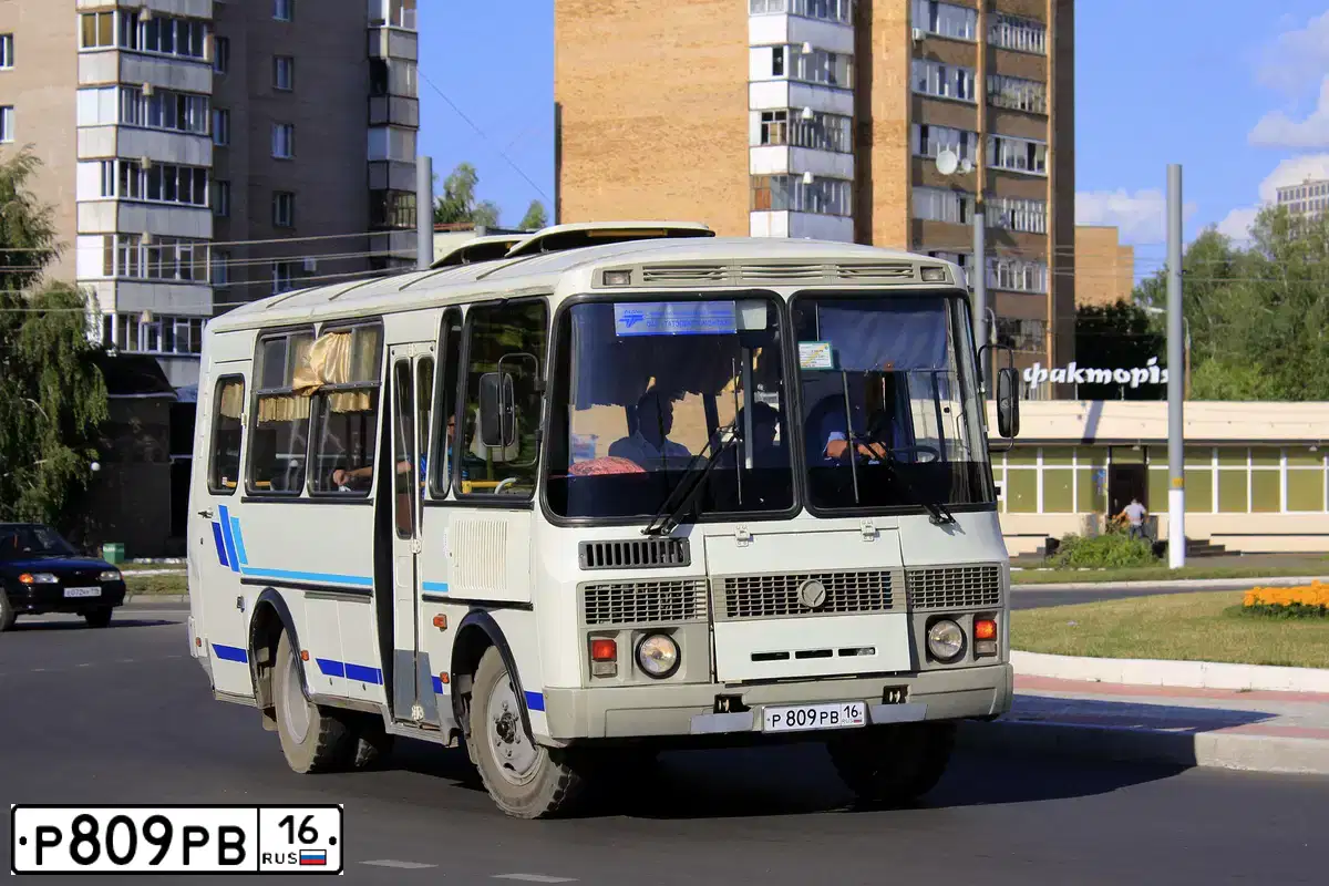 Фото автомобиля PAZ 3205, 2008 — госномер Р809РВ16. Цвет: Белый