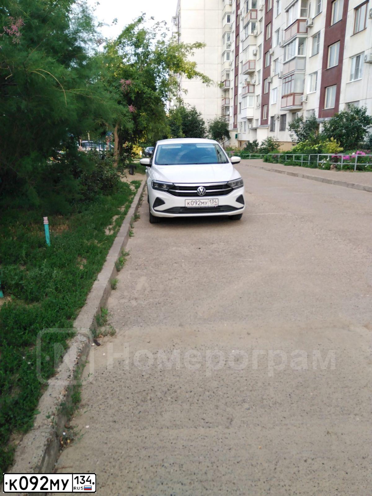 Фото автомобиля VOLKSWAGEN POLO, 2020 — госномер К092МУ134. Цвет: Белый