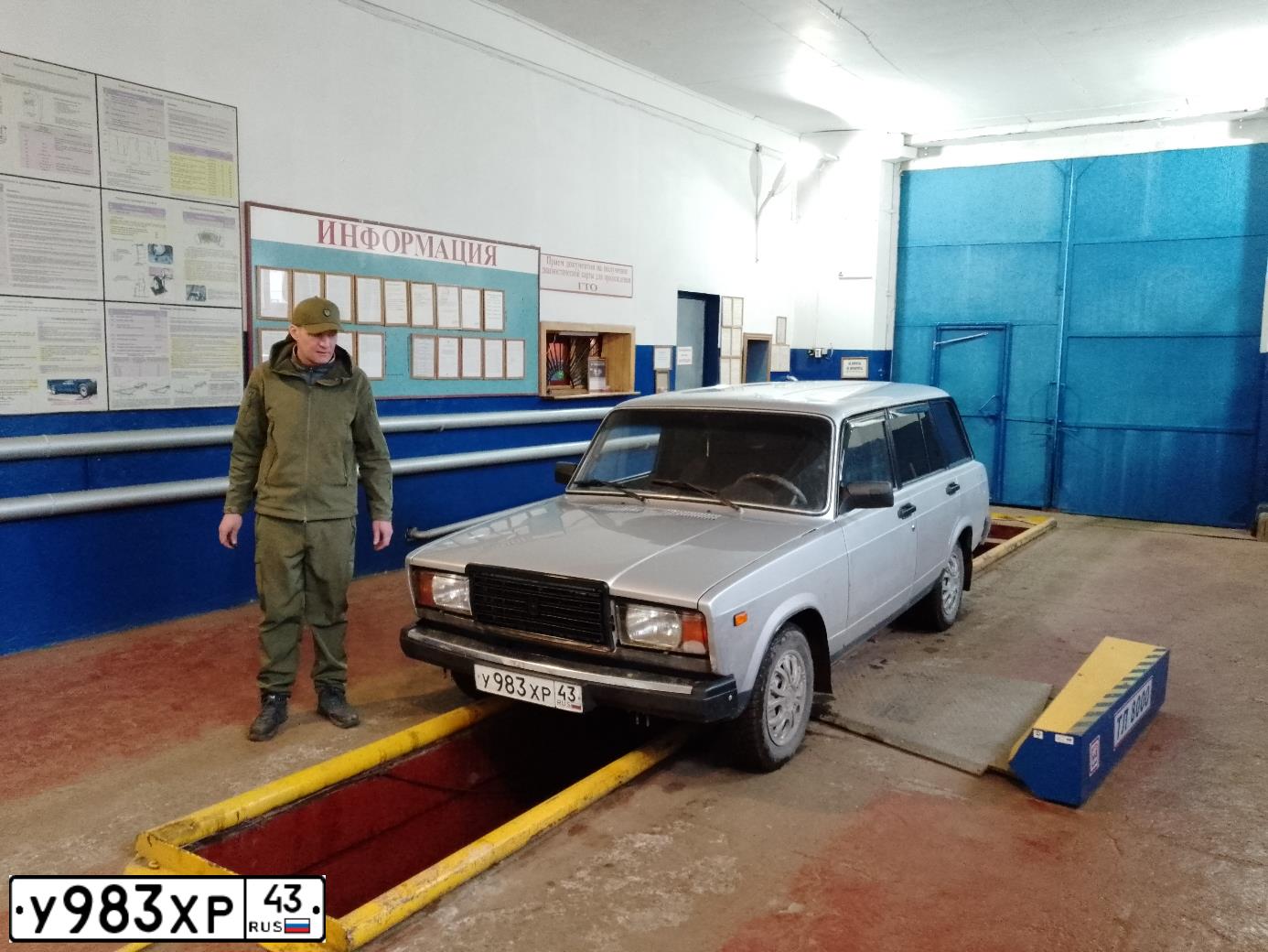 Фото автомобиля LADA 2104, 2011 — госномер А611АК252. Цвет: СЕРЕБРИСТЫЙ