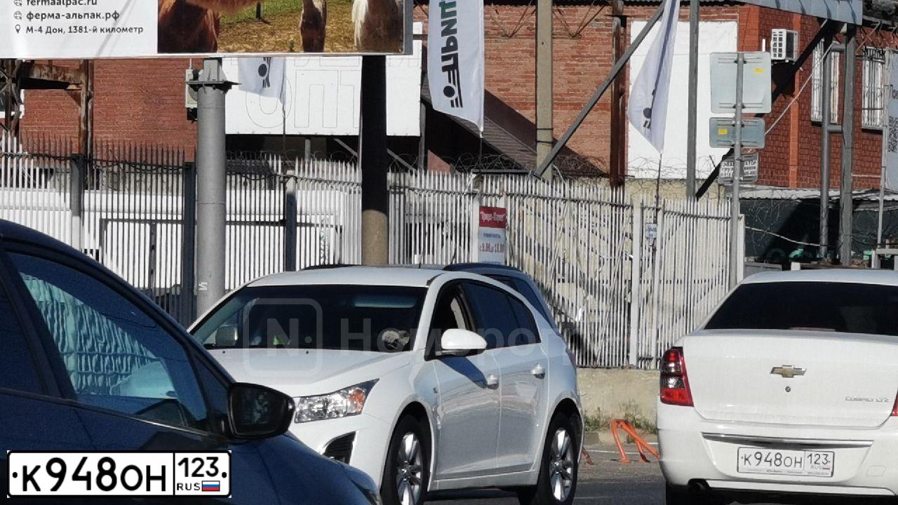 Фото автомобиля CHEVROLET COBALT, 2014 — госномер К948ОН123. Цвет: Белый