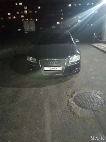 Фото автомобиля AUDI A8, 2005 — госномер А273НН136. Цвет: Темно-синий
