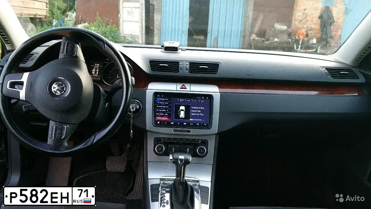 Фото автомобиля VOLKSWAGEN PASSAT, 2009 — госномер В635ВН190. Цвет: ЧЕРНЫЙ