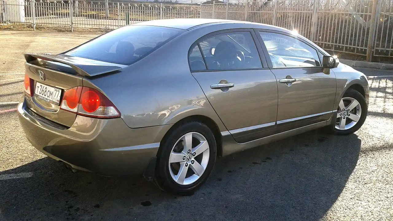 Фото автомобиля HONDA CIVIC, 2007 — госномер Т963ВН152. Цвет: СЕРЫЙ