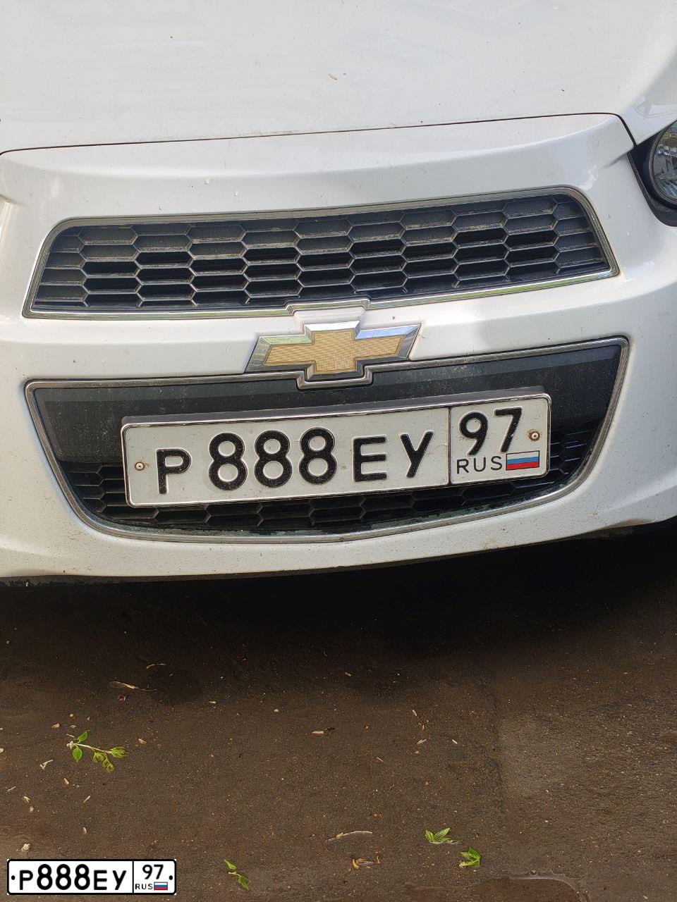 Фото автомобиля LADA 2115 SAMARA, 2003 — госномер Р888ЕУ97. Цвет: СЕРЕБРИСТ.ЖЕЛТО-ЗЕЛЕНЫЙ