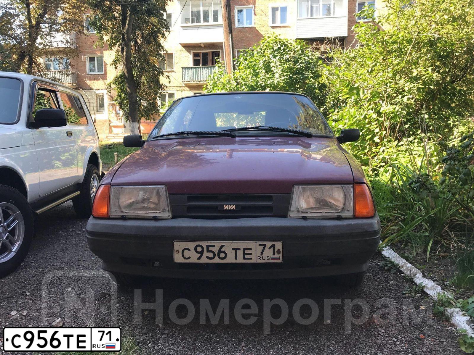 Фото автомобиля IZH 2126, 2001 — госномер С956ТЕ71. Цвет: КРАСНЫЙ "ГРАНАТ"