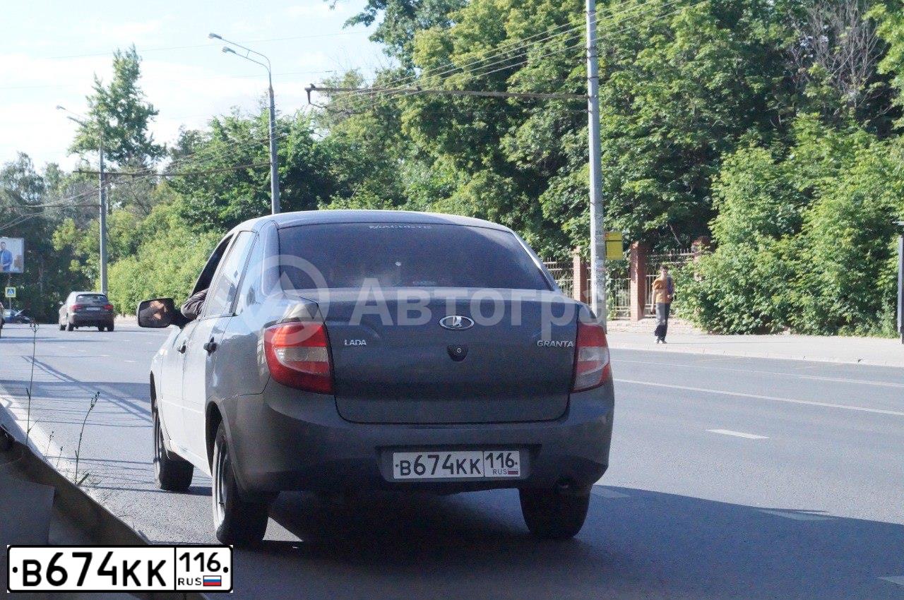 Фото автомобиля LADA 2190 GRANTA, 2017 — госномер Н446ЕХ21. Цвет: серебристо-темно-серый