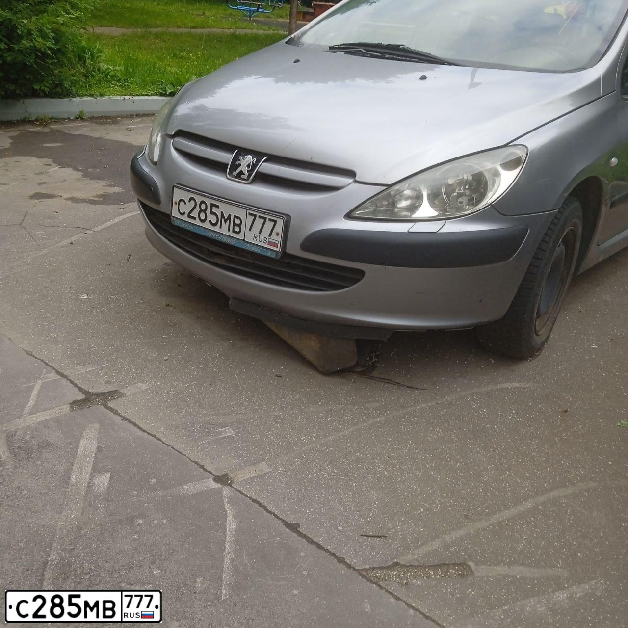 Фото автомобиля PEUGEOT 307, 2004 — госномер С285МВ777. Цвет: Серый