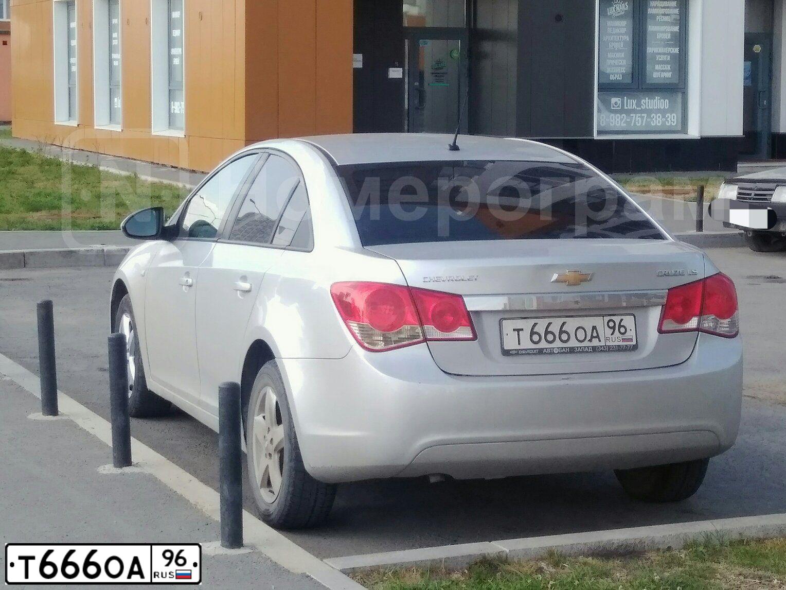 Фото автомобиля CHEVROLET CRUZE, 2011 — госномер С550ВН196. Цвет: СВЕТЛО-СЕРЫЙ