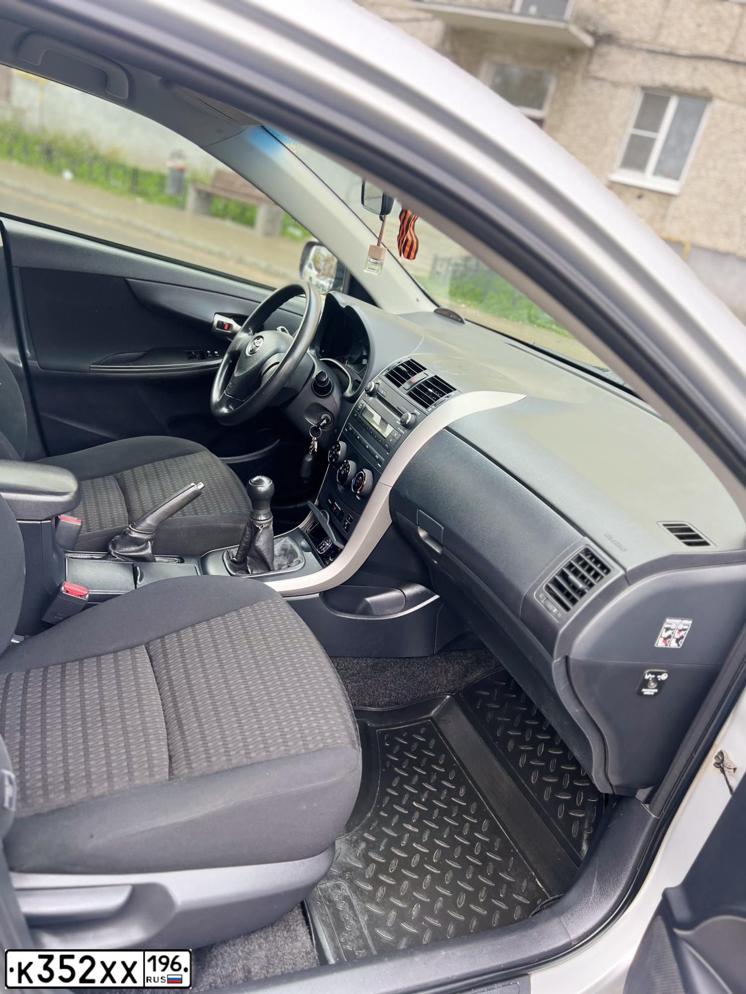 Фото автомобиля TOYOTA COROLLA, 2008 — госномер К352ХХ196. Цвет: СВЕТЛО СЕРЫЙ