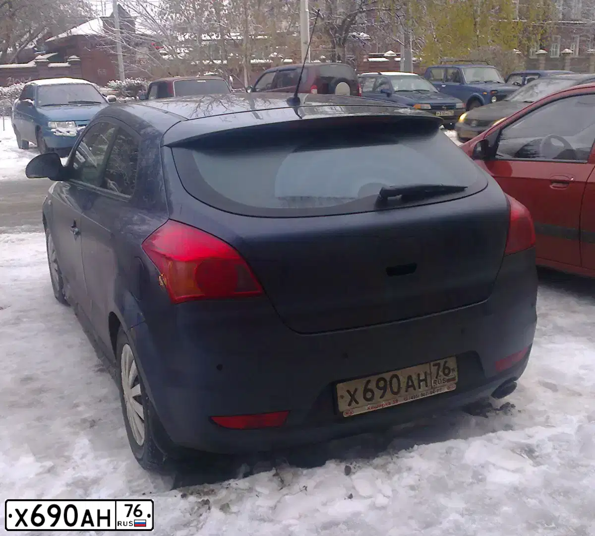 Фото автомобиля KIA CEE'D, 2008 — госномер Х690АН76. Цвет: СИНИЙ
