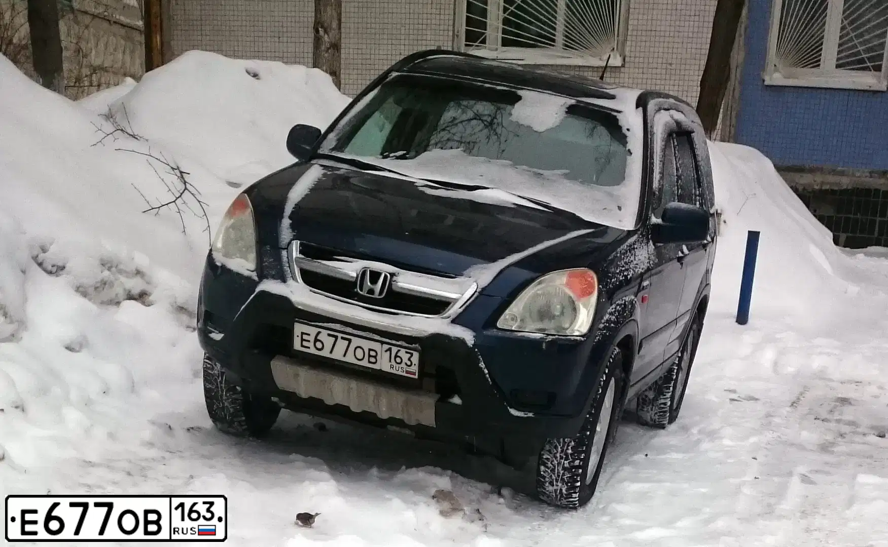 Фото автомобиля HONDA CR-V, 2002 — госномер Е102НХ164. Цвет: синий