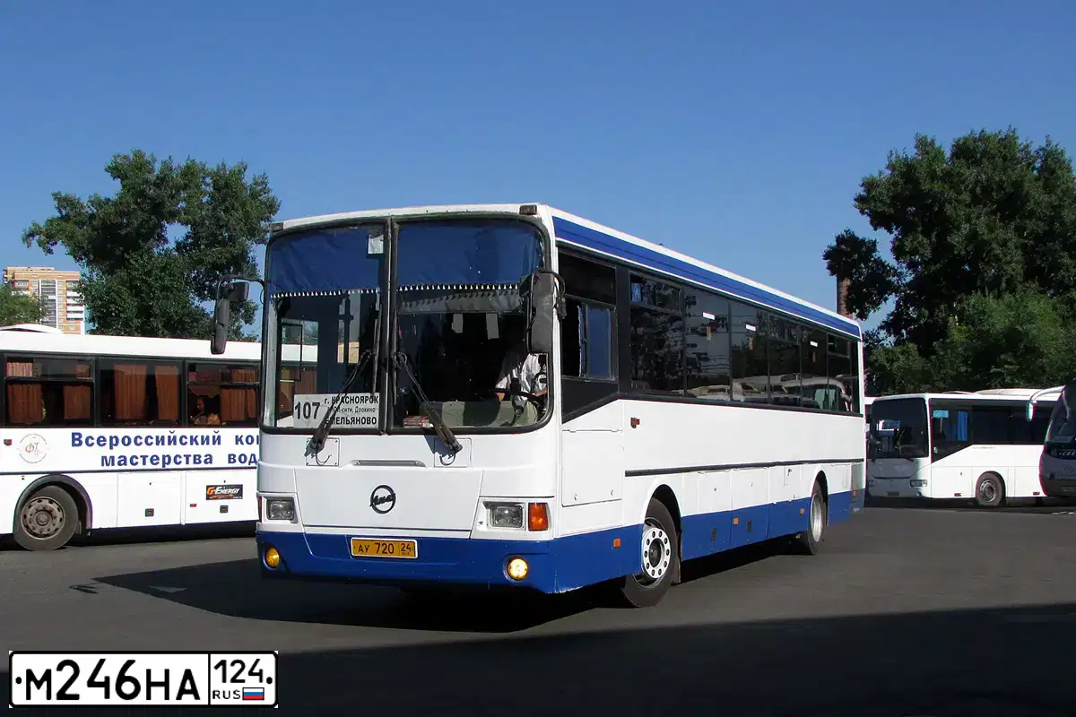 Фото автомобиля LIAZ 5256, 2006 — госномер М246НА124. Цвет: Белый с Синей полосой